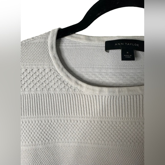 Ann Taylor Heavy Weight Patterned Short Sleeve White Tee Size Small - Picture 5 of 8